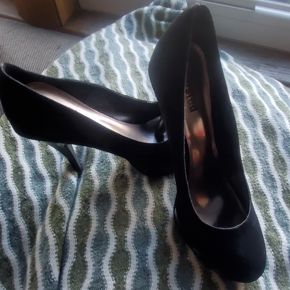 Unlisted-velvet Pumps